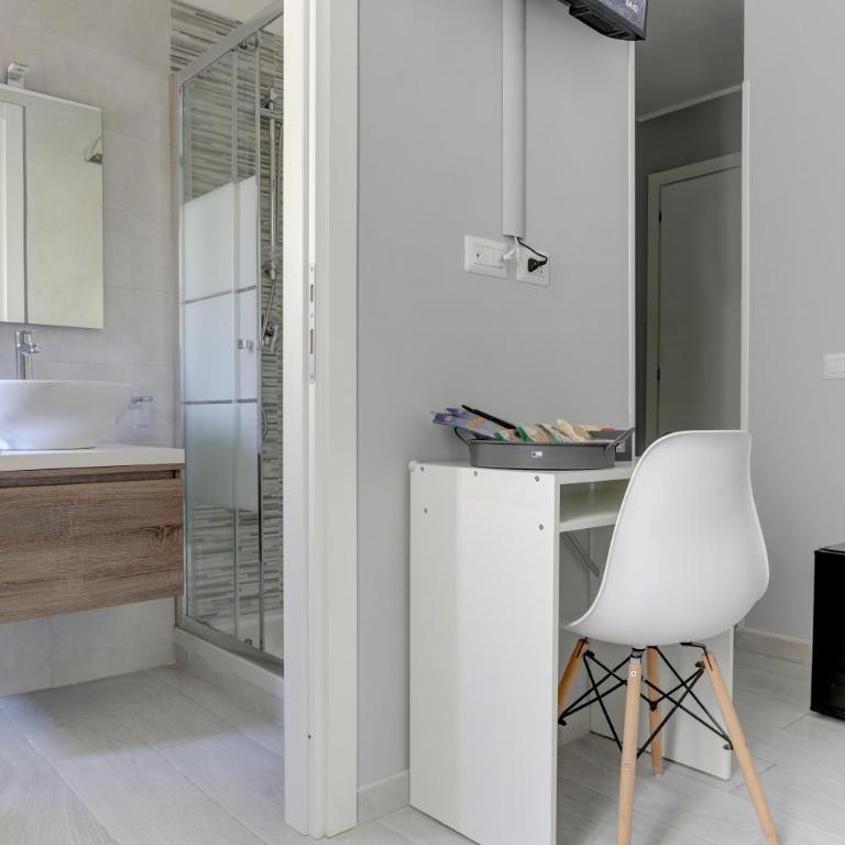Voyager House Termini - Home and More - Camera Matrimoniale con Bagno Privato - 8