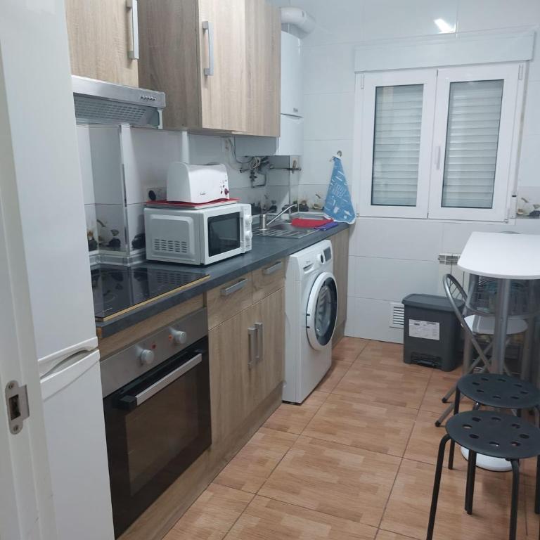 Apartamento Zaragoza Plaza Europa - Three-Bedroom Apartment - 22