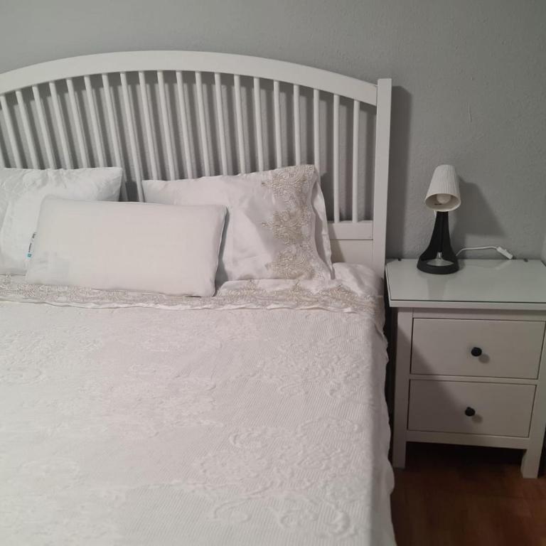 Apartamento Zaragoza Plaza Europa - Three-Bedroom Apartment - 17