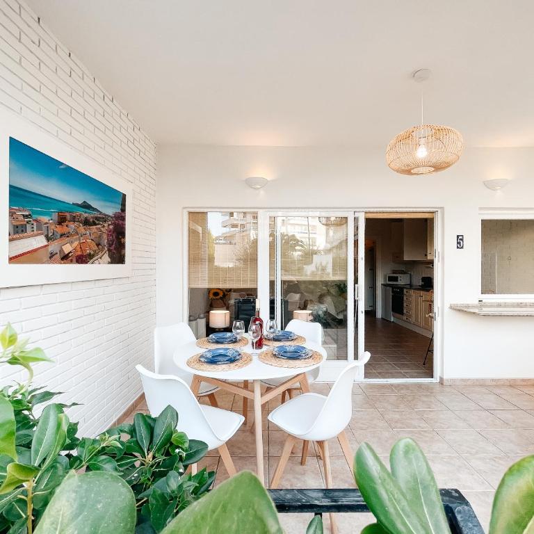 A un paso de la playa con piscina privada - One-Bedroom Apartment - 24