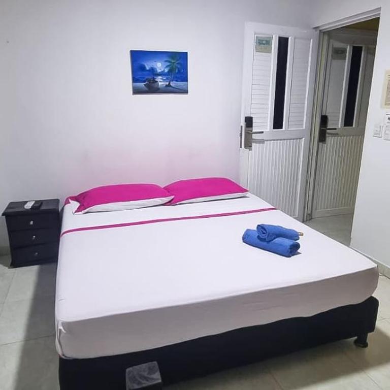 Hostel Stingray - Quadruple Room with Private Bathroom - 2