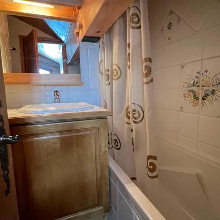 Charmant Duplex Calme Proche Pistes/Commerces avec Terrasse - FR-1-688-49 - Appartement - 8