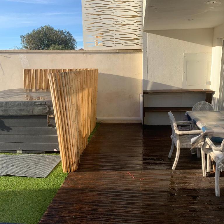 Logement dans une résidence de bien être avec jacuzzi et piscine chauffée - Appartement avec Terrasse - 17