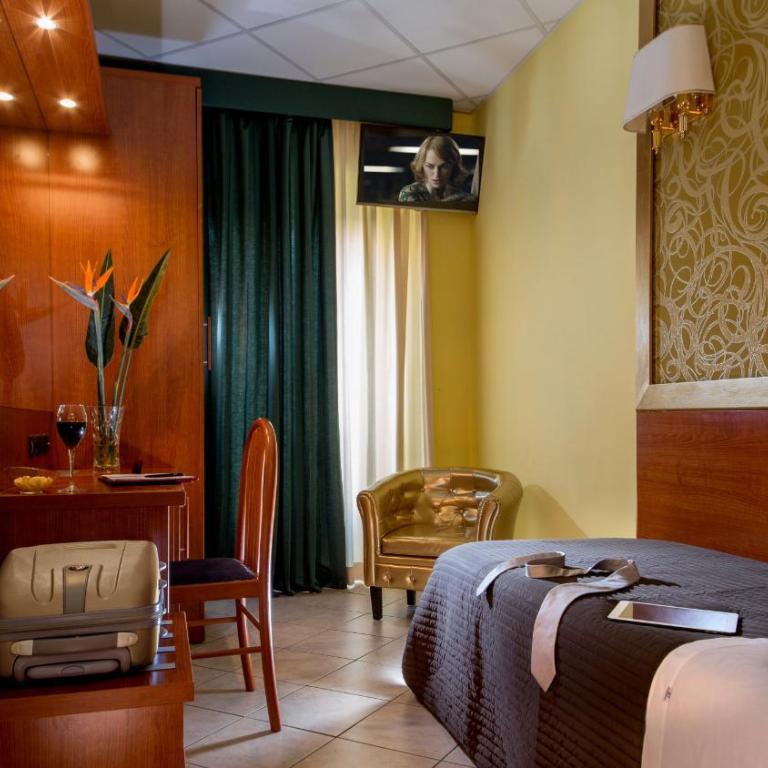 IN Roma Vale&Hillary colosseo b&b - Camera Singola con Bagno Privato Esterno - 1