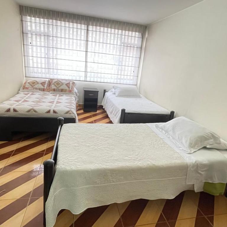 Hotel Alojate In - Habitación Cuádruple Estándar - 2