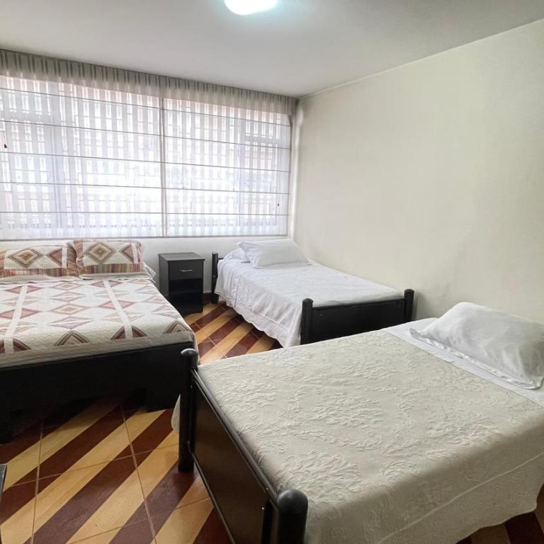 Hotel Alojate In - Habitación Cuádruple Estándar - 4