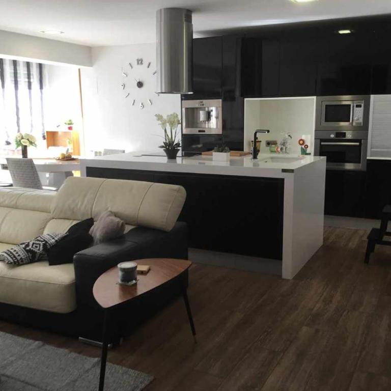 Gran piso alto LuzDiseño centrico con garaje - Apartamento de 2 dormitorios - 75