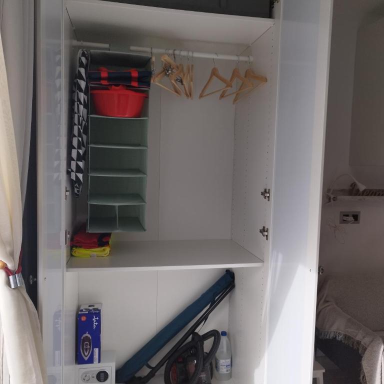 RED - One-Bedroom Apartment - 26