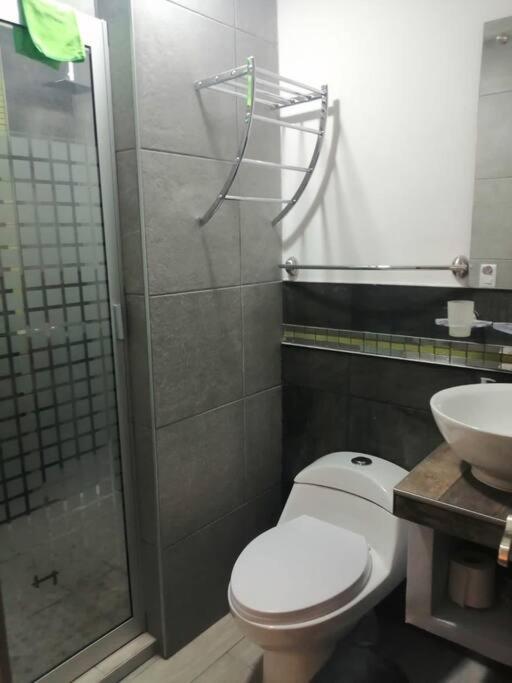 Habitación Irving confortable con baño privado - One-Bedroom Apartment - 19
