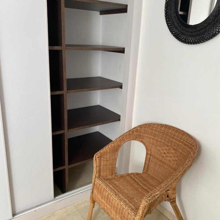 LUNAROOM Center & Quiet Guesthouse - Single Room with Shared Bathroom - 9