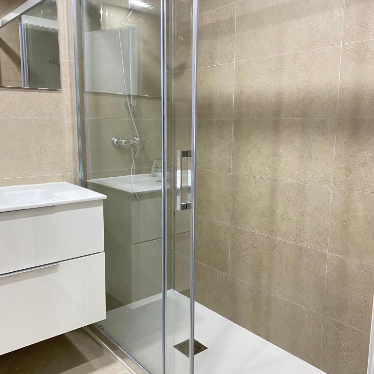AR27-5 Amplio ático en primera línea del casco antiguo - Two-Bedroom Apartment - 19