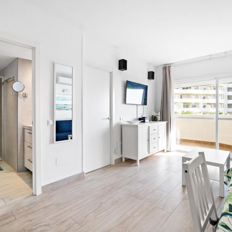 Sea View Benal Beach Apartment - Self Check-In - Benalmádena Costa Near Marina - One-Bedroom Apartment - 9