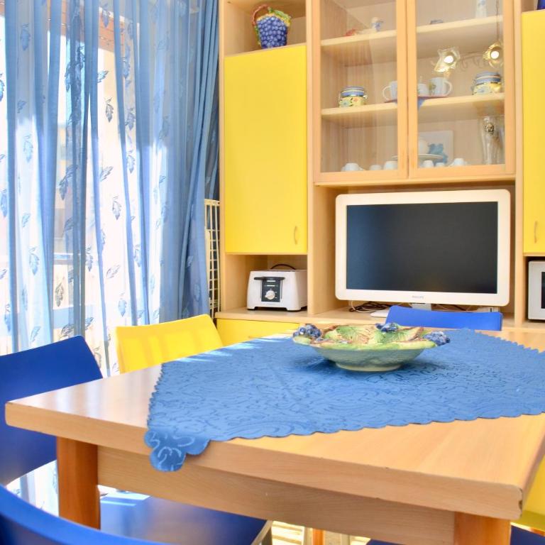 Three-Bedroom Apartment very close to the beach - Apartment - 3