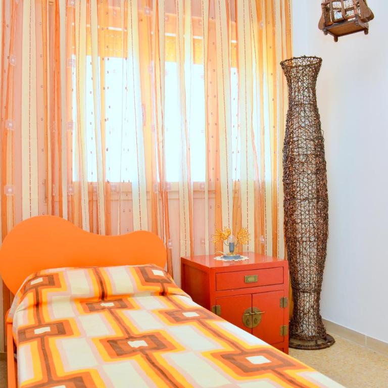 Three-Bedroom Apartment very close to the beach - Apartment - 4