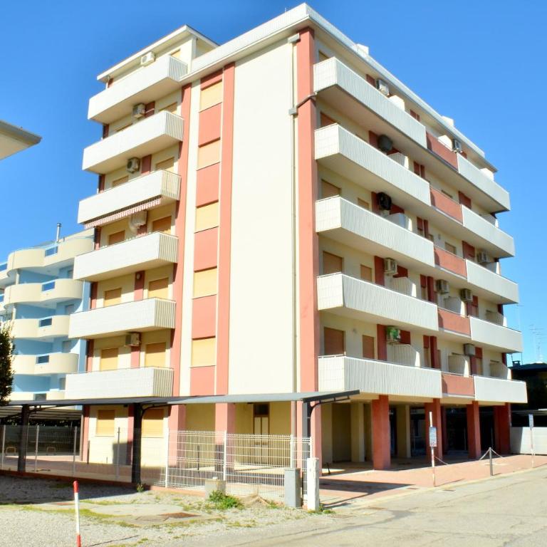Three-Bedroom Apartment very close to the beach - Apartment - 10