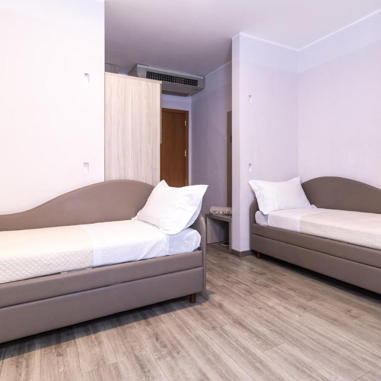 Hotel Alfonsina - Camera Familiare Superior - 5