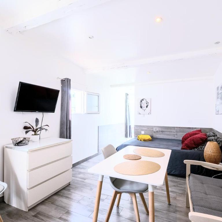 Gîte du stade Le Studio cour parking et piscine partagee - Studio - 8