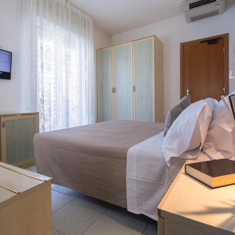 Hotel Alfonsina - Camera Quadrupla Standard - 4