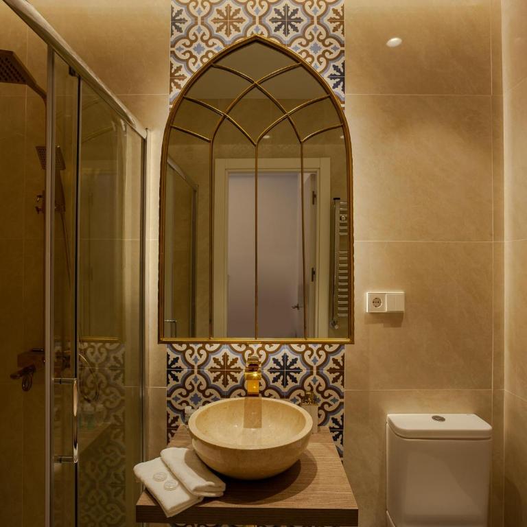 Plaza España V calle San Bernardino 6BR 6BH - Apartment - 7