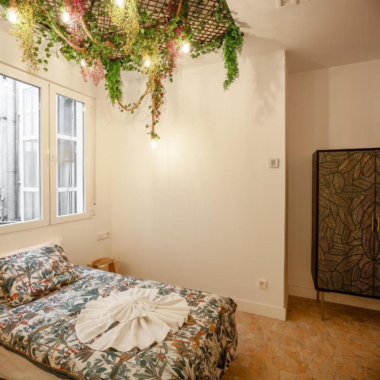 Plaza España V calle San Bernardino 6BR 6BH - Apartment - 32