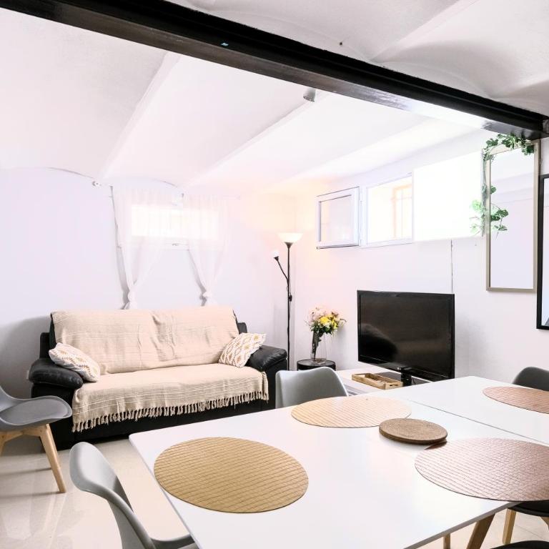 vélodrome F4 dans villa 5 lits parking et piscine partagee - Appartement 3 Chambres - 10