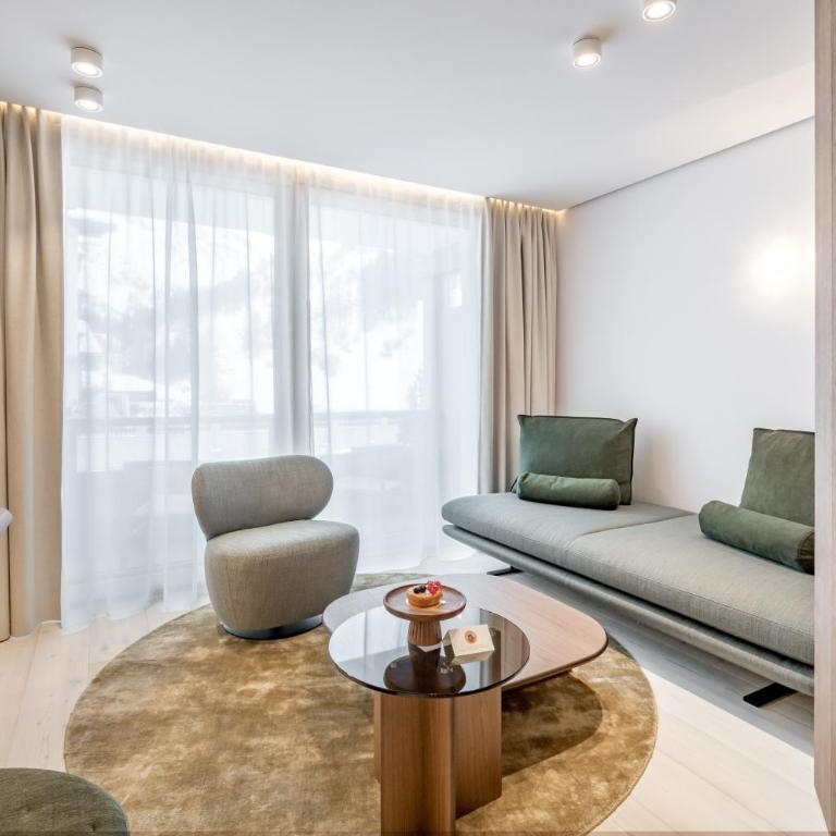 Relais & Châteaux Chasa Montana - Deluxe Doppelzimmer mit Balkon - 5