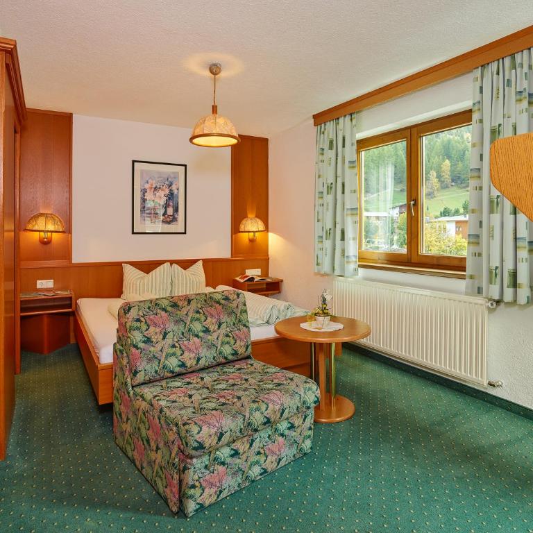 Haus Anton Sölden - Apartments & Zimmer - Doppelzimmer mit Balkon - 5