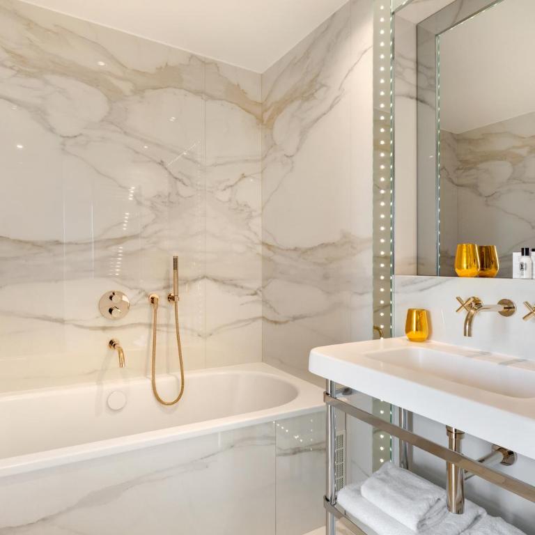 Hotel Bowmann, a Small Luxury Hotel of the World - Suite Prestige – Vue sur Tour Eiffel - 7