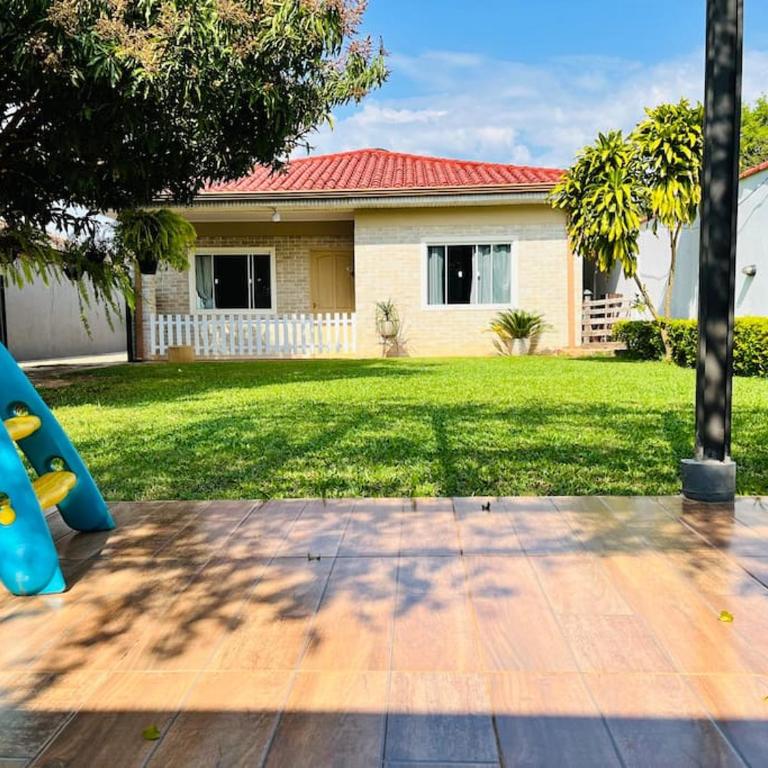 Casa familiar completa con patio grande y estacionamiento en zona tranquila - Two-Bedroom House - 15