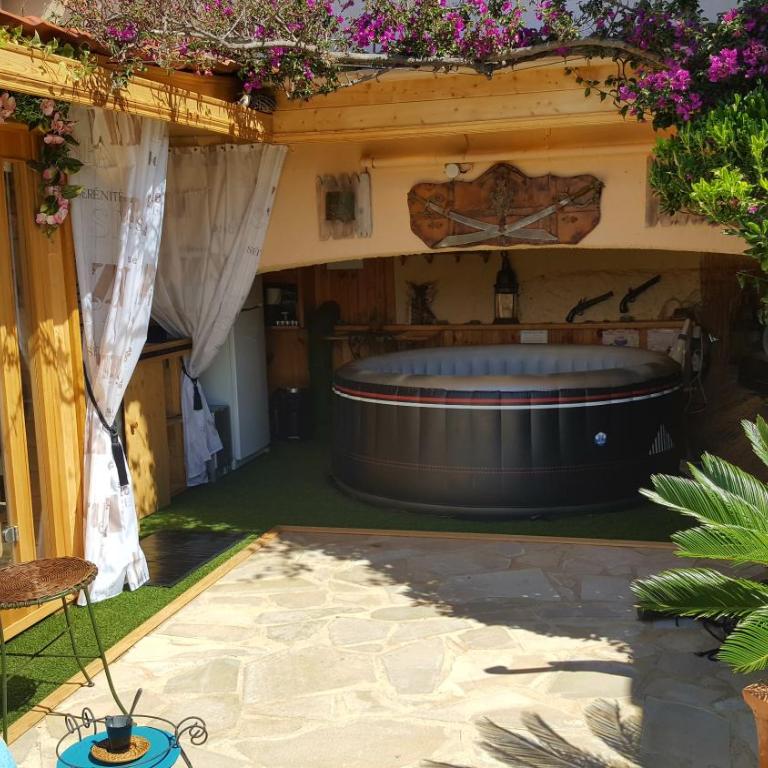 NOUVEAU ! Chambre d'Hôte Insolite PRIVEE " CŒURS DE PIRATES à BALI EN PROVENCE" SPA SAUNA MASSAGES dans cadre EXOTIQUE d'Aménagements EXTÉRIEURS D'EXCEPTION ÉTÉ comme HIVER BIENVENUE !!! - Chambre Double - Vue sur Mer - 32