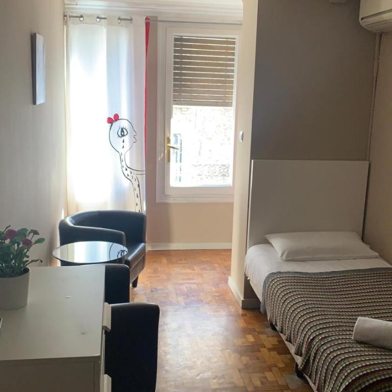 Somnio Hostels - Twin Room with Shared Bathroom - 4