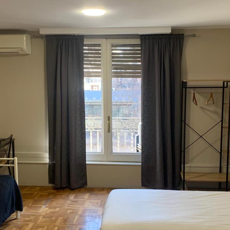 Somnio Hostels - Superior Double or Twin Room with Shared Bathroom - 4