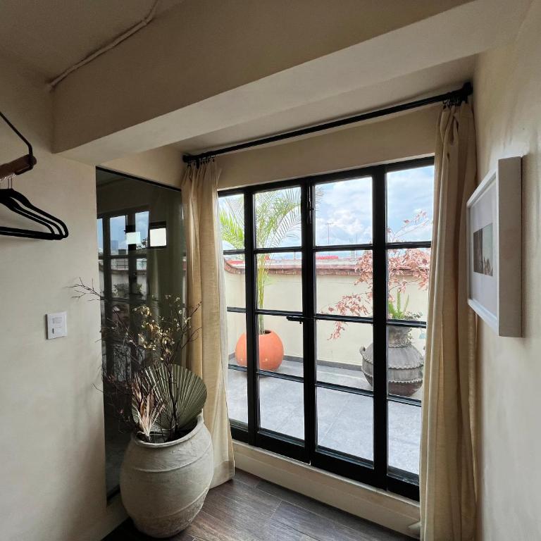 Casa Realm - Deluxe Double Room with Balcony - 11