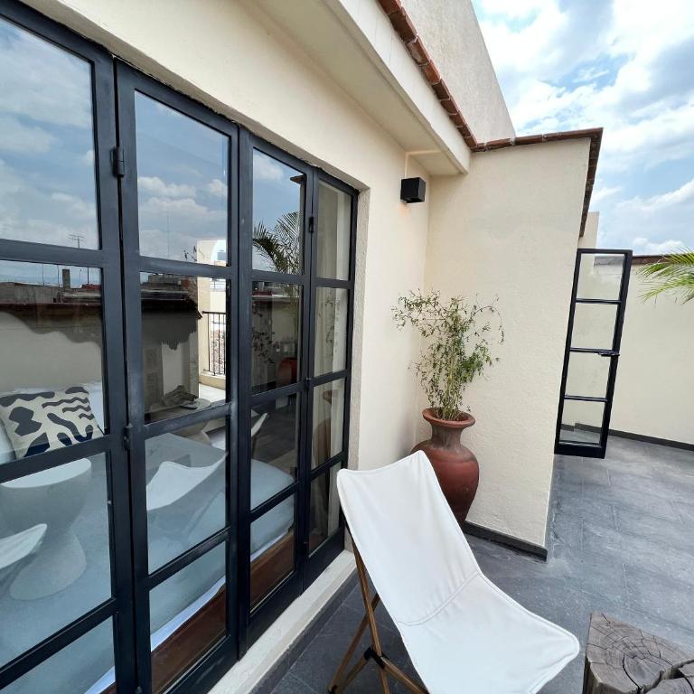 Casa Realm - Deluxe Double Room with Balcony - 9