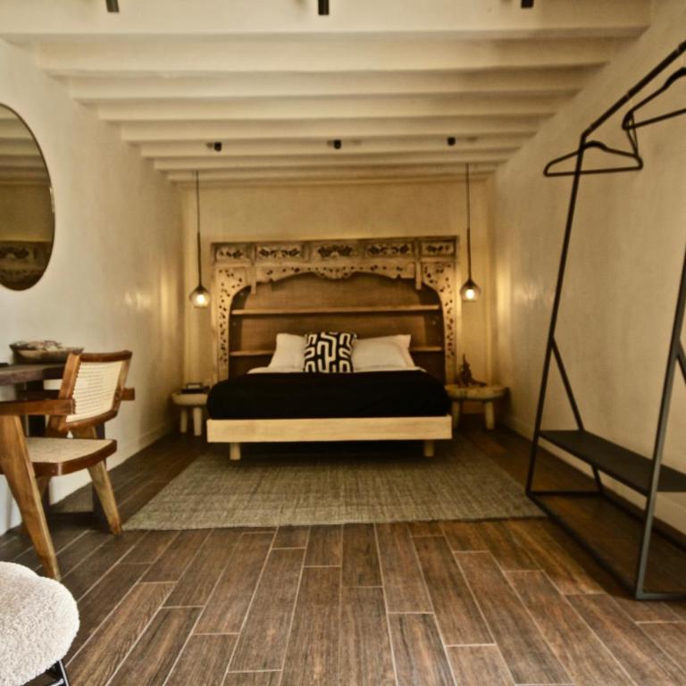 Casa Realm - Deluxe Queen Room - 1