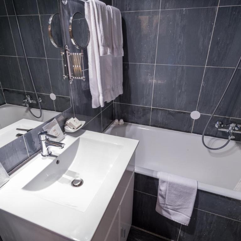 Hotel Diplomate - Single Room - 4