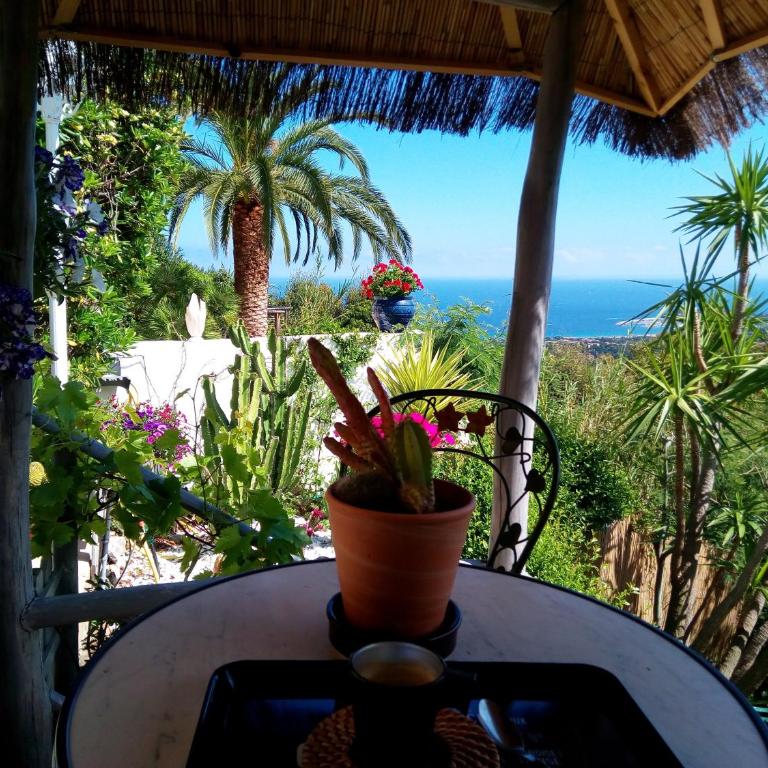 NOUVEAU ! Chambre d'Hôte Insolite PRIVEE " CŒURS DE PIRATES à BALI EN PROVENCE" SPA SAUNA MASSAGES dans cadre EXOTIQUE d'Aménagements EXTÉRIEURS D'EXCEPTION ÉTÉ comme HIVER BIENVENUE !!! - Chambre Double - Vue sur Mer - 2