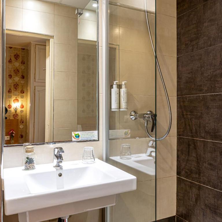 Hotel Romance Malesherbes by Patrick Hayat - Chambre Dumas - 11