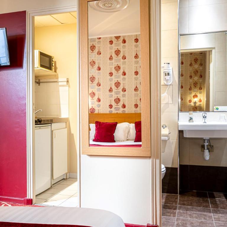 Hotel Romance Malesherbes by Patrick Hayat - Chambre Rostand avec Kitchenette - 8