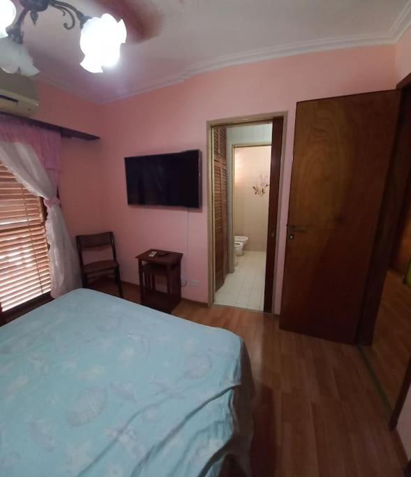 Casa Privada Monte Grande y cochera - Three-Bedroom House - 7