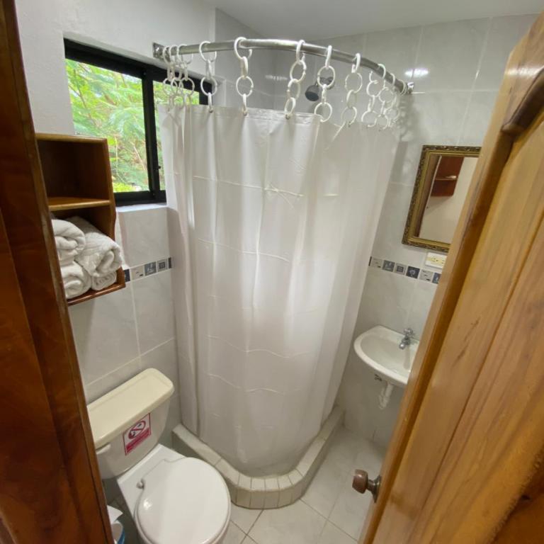 La Peregrina Galapagos B&B - Habitación Doble Económica - 11