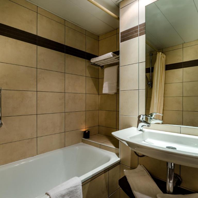 Hôtel Miramont - Habitación Doble con vistas al jardín - 5