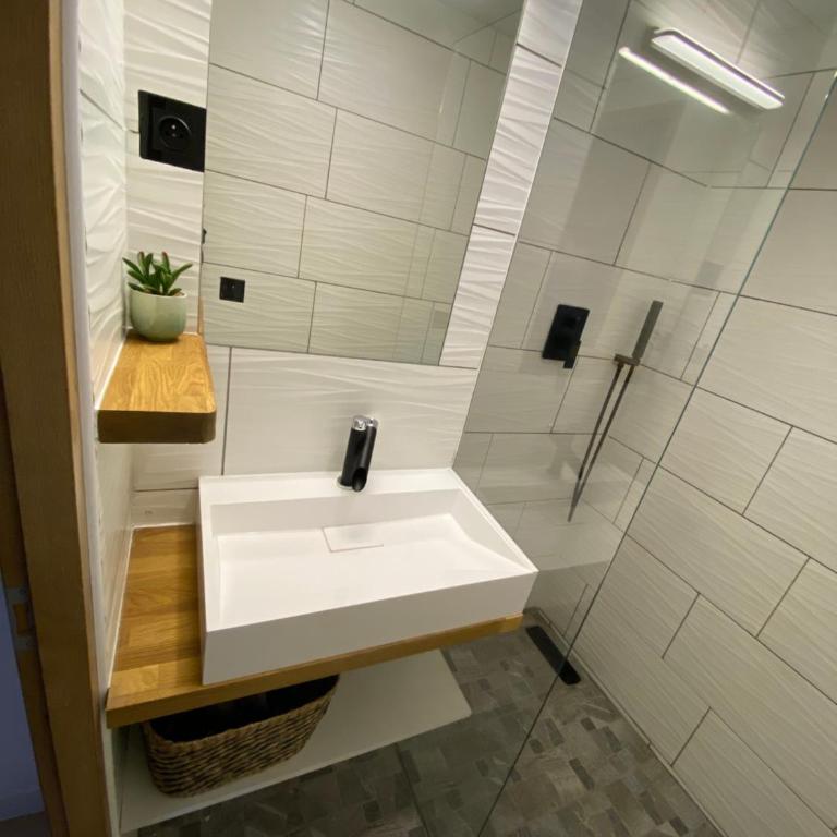 f2 4 pers 5min commerce plages - Appartement Deluxe - 8