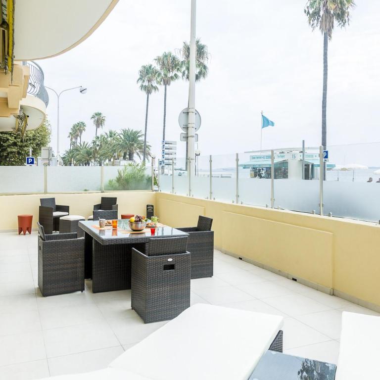 Seafront Apartment with Large Terrace - Appartement 3 Chambres - 8
