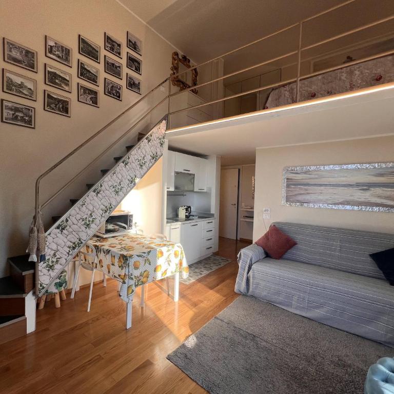 WELCOME RIVIERA - AL CASTELLO-VISTA MARE -ROMANTICO e CENTRALE a 20 METRI DAL MARE-toll parking at 20 euro per day to be booked in advance -subject to availability - Appartamentino su 2 Livelli - 29