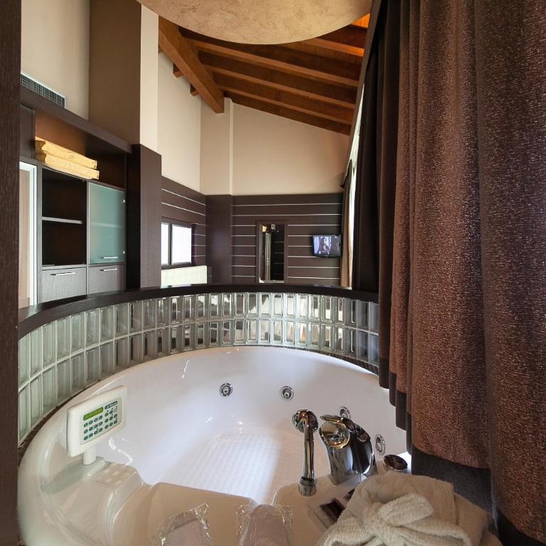 Hotel Aurora - Suite con Vista Lago e Vasca Idromassaggio - 7