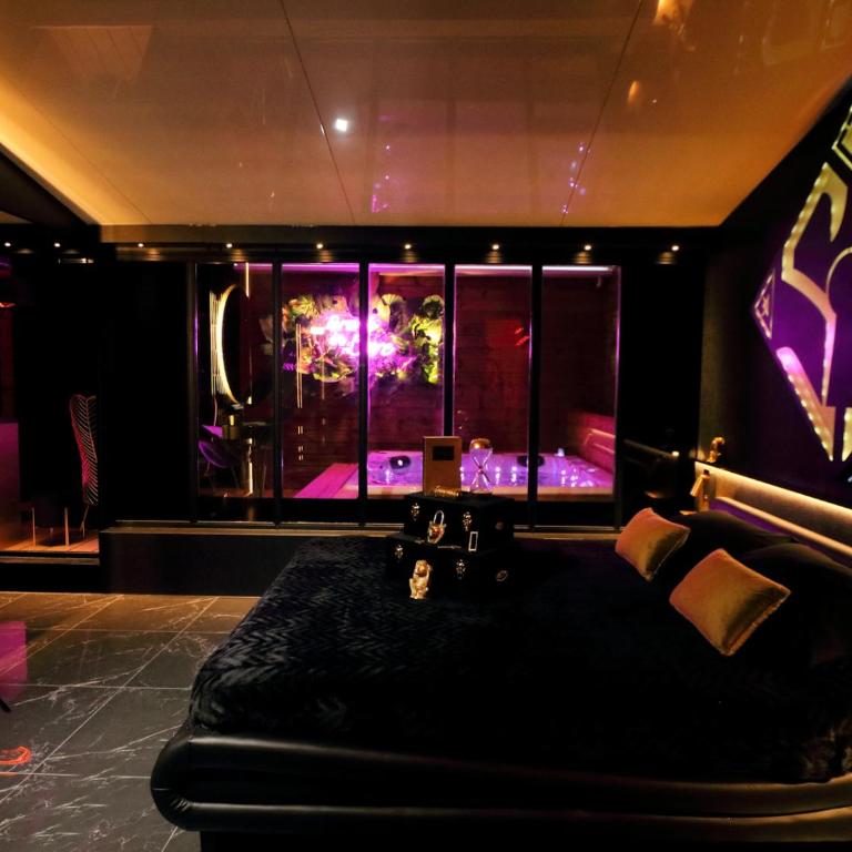 Sxcape ROOM - Suite avec Jacuzzi - 13