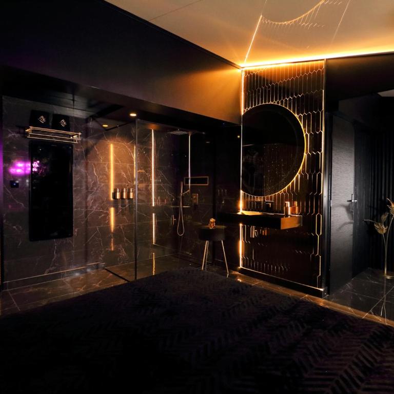 Sxcape ROOM - Suite avec Jacuzzi - 15