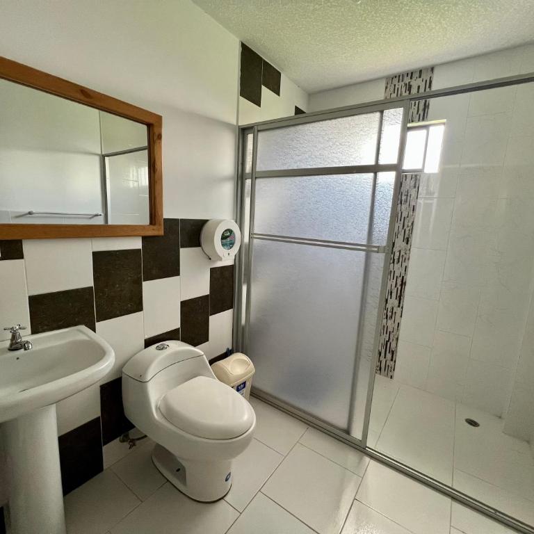 Hostal Alpachaca - New Quito Airport - Habitación Triple - 1