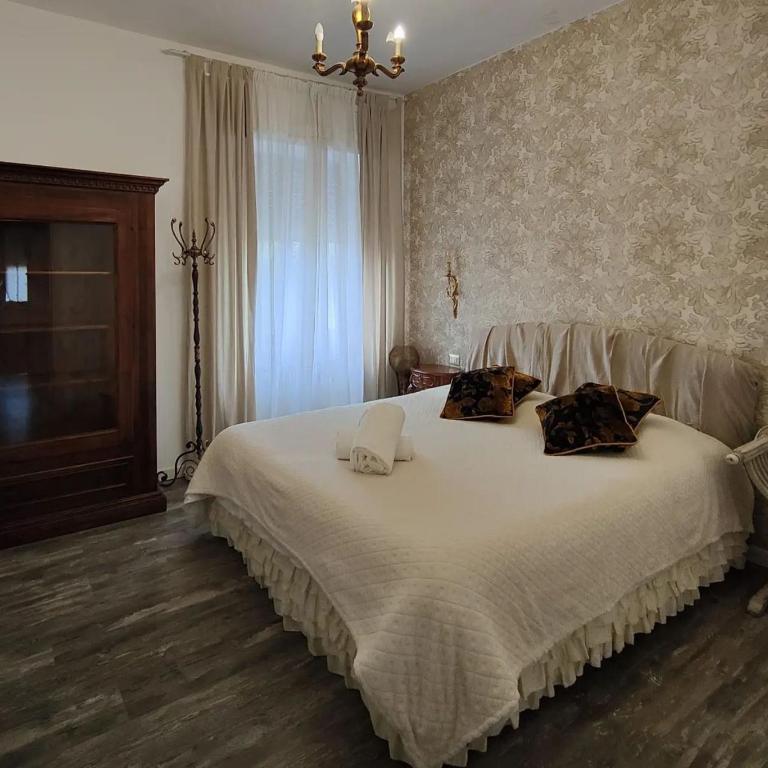 Ciao Verona Bed and Kitchen - Camera Tripla con Bagno in Comune - 3